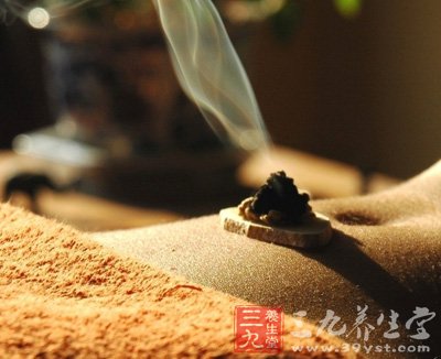 點擊將在新窗口查看全圖 中醫(yī)養(yǎng)生 巧用艾灸治療手腳出汗